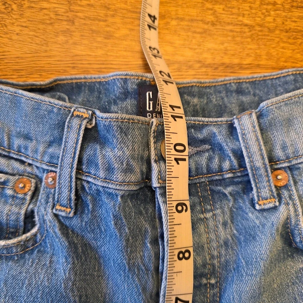 GAP Womens Light Wash High Rise Straight Leg Jeans 6/28 Button Fly‎ Distressed
